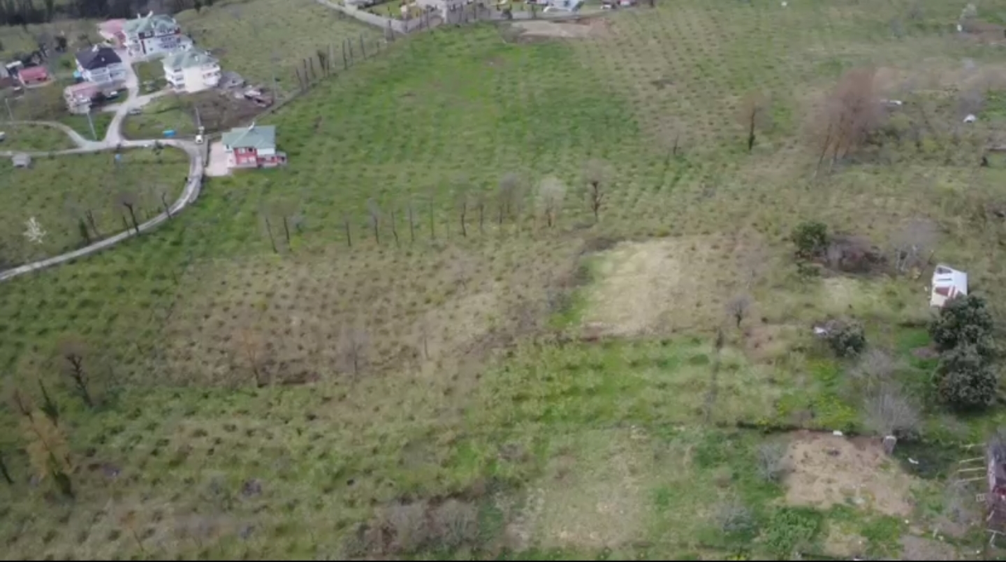 MABEL'DEN DÜZYURTTA SATILIK YATIRIMLIK VİLLALIK YOLA YAKIN ARSA